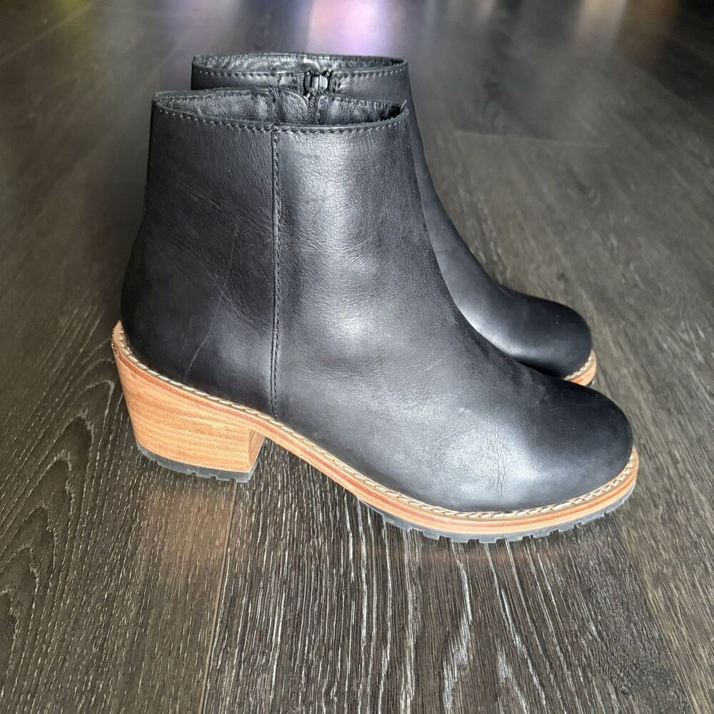 Patina Women’s Black Leather Ankle Boots Side Zip Round Toe Booties US 8